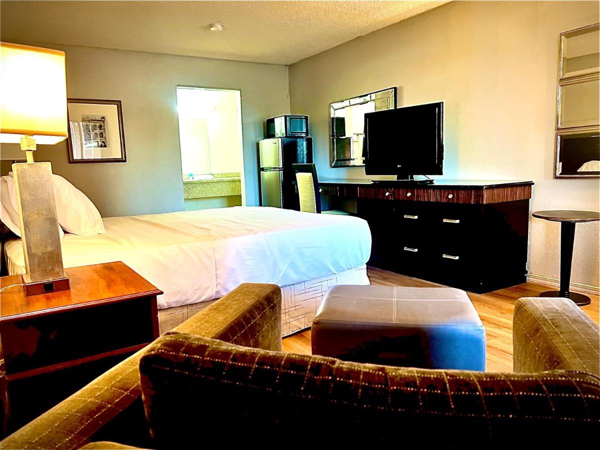 Economy Inn And Suites Tulsa Kültér fotó