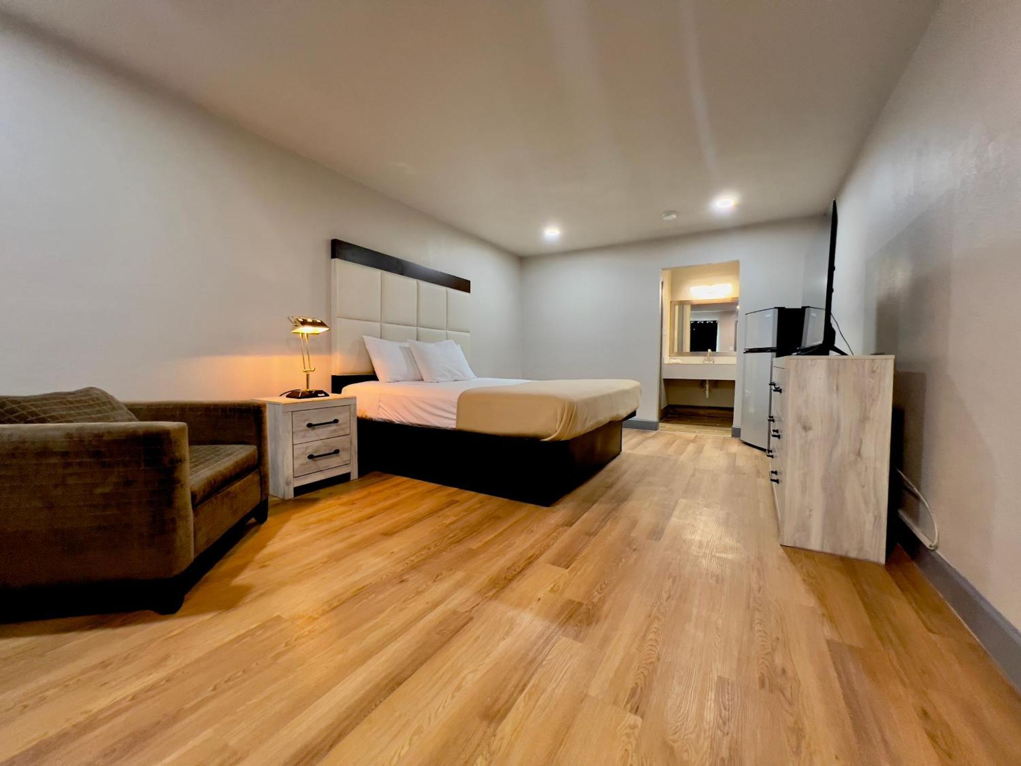Economy Inn And Suites Tulsa Kültér fotó