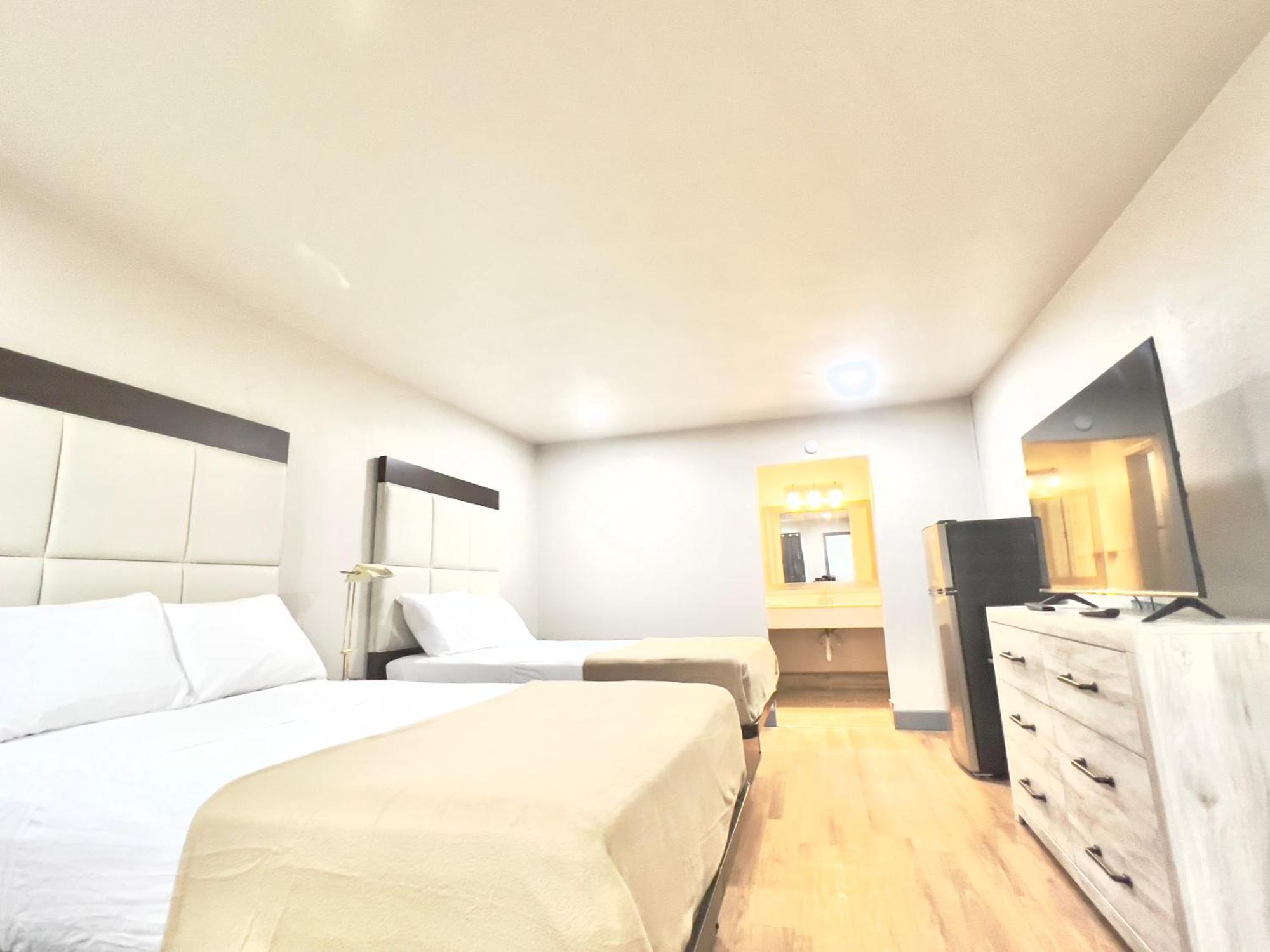Economy Inn And Suites Tulsa Kültér fotó