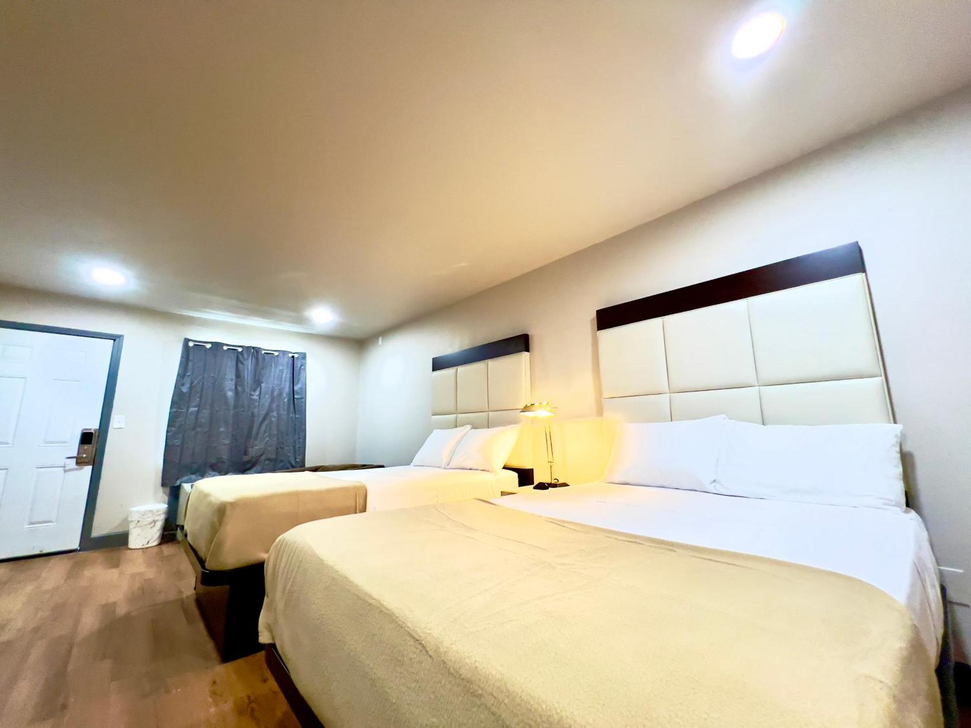 Economy Inn And Suites Tulsa Kültér fotó