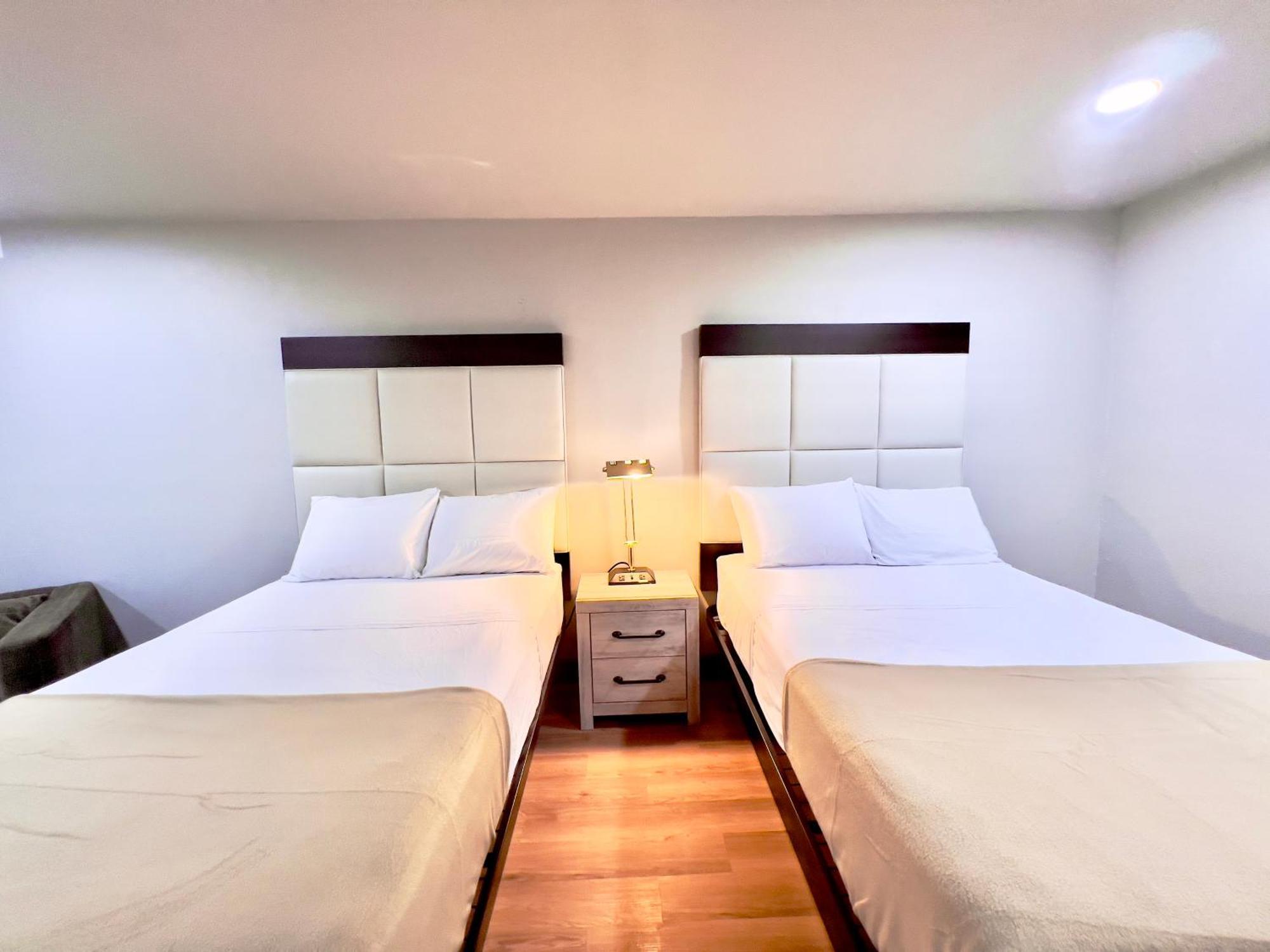 Economy Inn And Suites Tulsa Kültér fotó