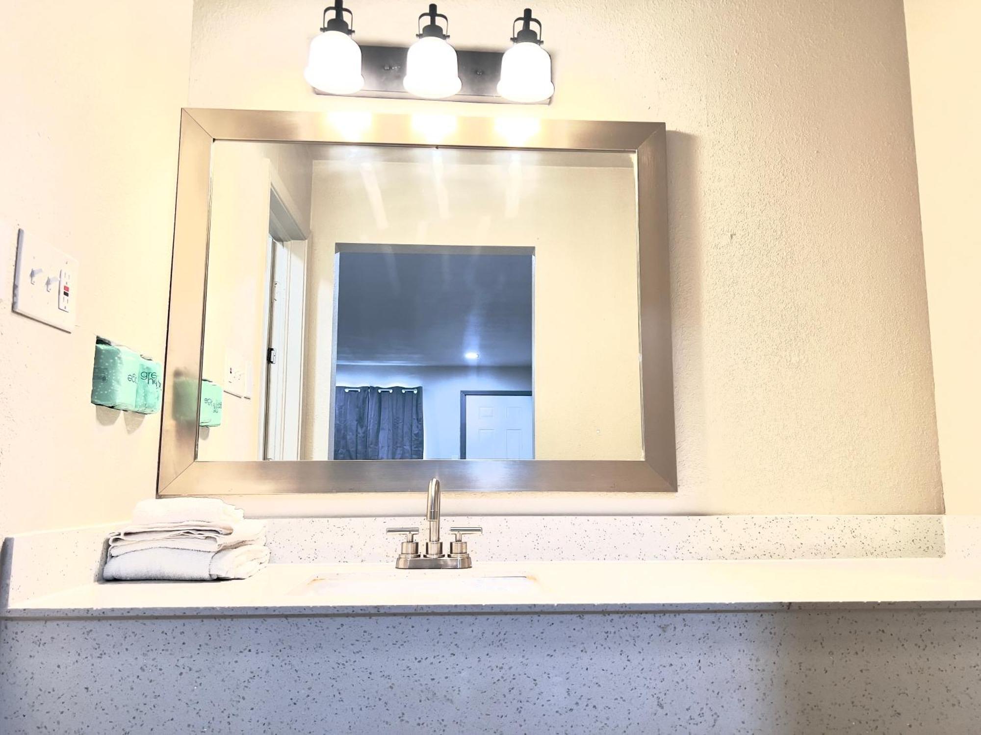Economy Inn And Suites Tulsa Kültér fotó