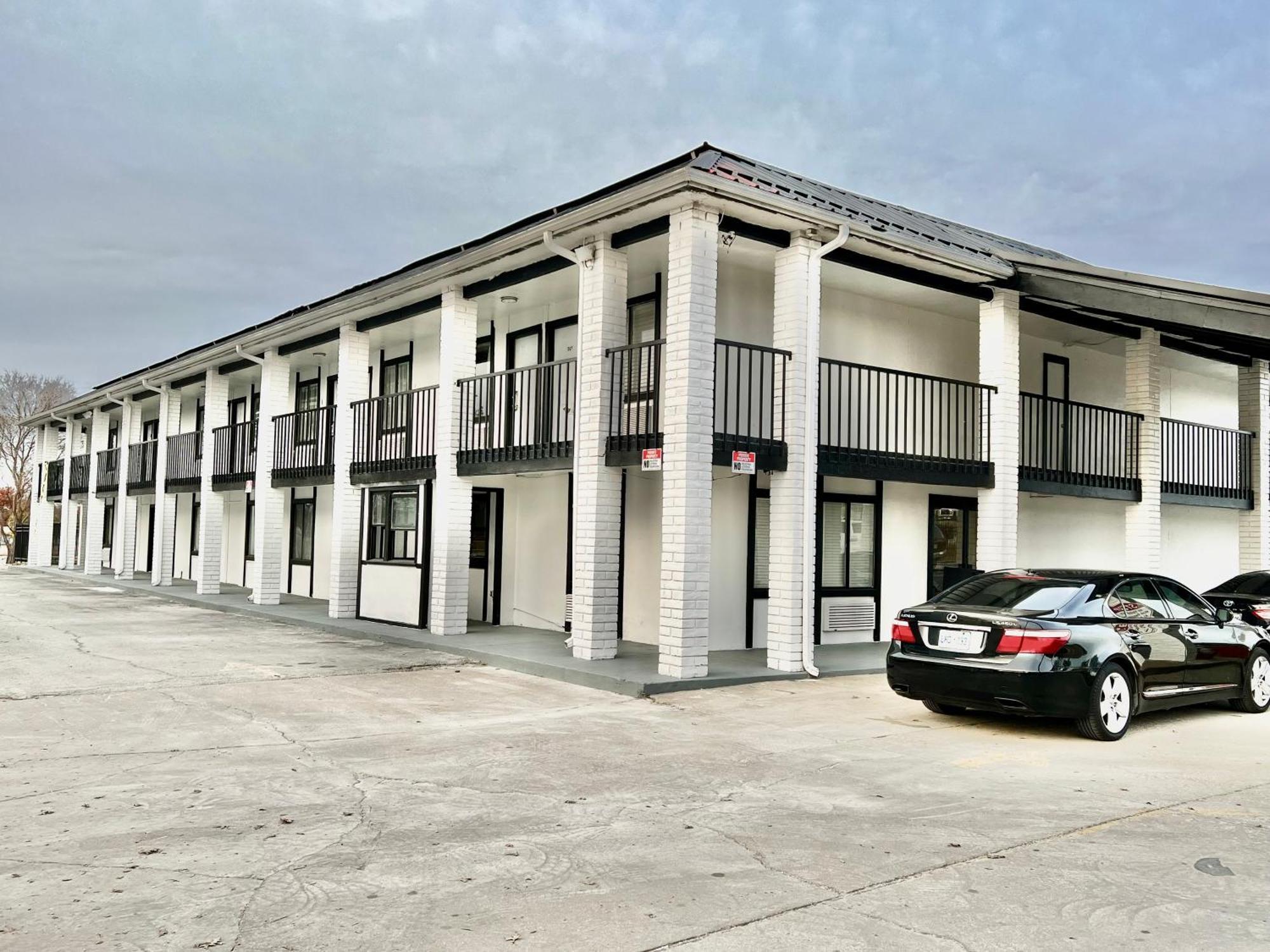 Economy Inn And Suites Tulsa Kültér fotó